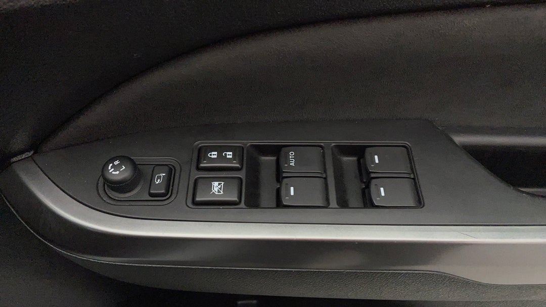 2022 Suzuki Vitara Turbo, Automatic, 59333 km, Drivers Side Door Panel Controls