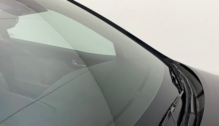 2018 Hyundai Verna 1.6 VTVT SX, Petrol, Manual, 63,026 km, Front windshield - Minor spot on windshield