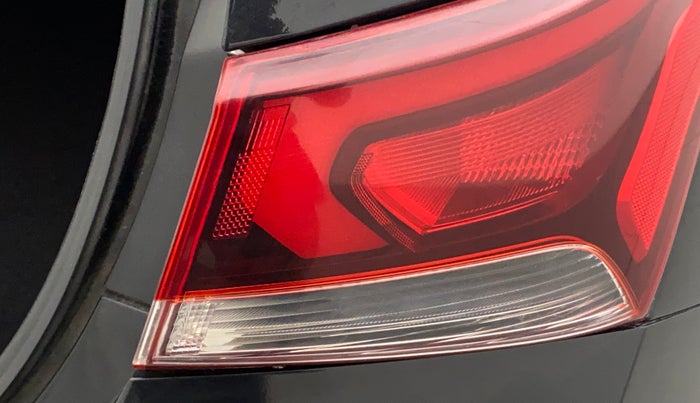 2018 Hyundai Verna 1.6 VTVT SX, Petrol, Manual, 63,026 km, Right tail light - Minor damage