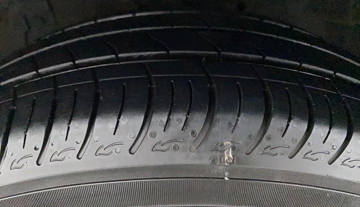 2016 Maruti Ciaz ZXI, Petrol, Manual, 57,653 km, Left Front Tyre Tread
