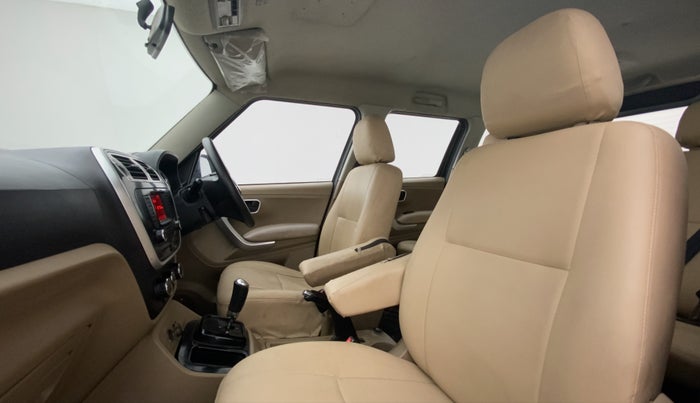 2015 Mahindra TUV300 T8 AT, Diesel, Automatic, 95,290 km, Right Side Front Door Cabin