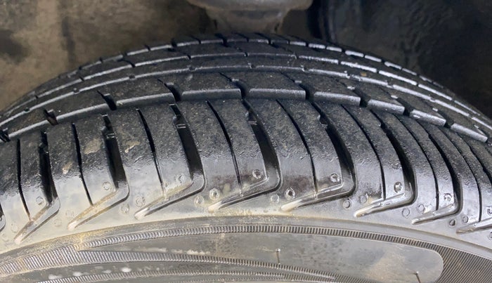2015 Maruti Alto K10 VXI OPT, Petrol, Manual, 45,652 km, Left Front Tyre Tread