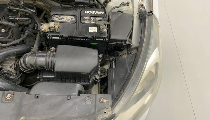 2014 Hyundai Verna FLUIDIC 1.4 VTVT, Petrol, Manual, 1,11,033 km, Left headlight - Clamp has minor damage