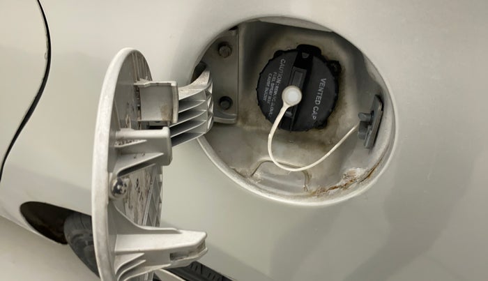 2014 Hyundai Verna FLUIDIC 1.4 VTVT, Petrol, Manual, 1,11,033 km, Left quarter panel - Fuel lid lock has slight discoloration