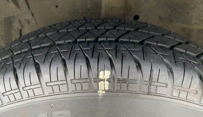 2014 Maruti Swift VXI D, Petrol, Manual, 83,133 km, Left Front Tyre Tread
