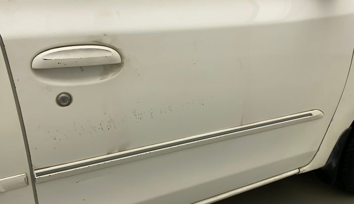 2011 Toyota Etios G, Petrol, Manual, 75,766 km, Driver-side door - Minor scratches