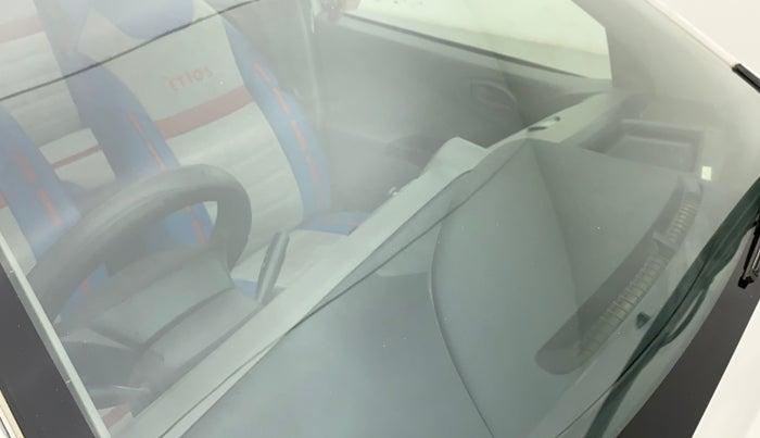 2011 Toyota Etios G, Petrol, Manual, 75,766 km, Front windshield - Minor spot on windshield