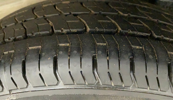2011 Toyota Etios G, Petrol, Manual, 75,766 km, Left Rear Tyre Tread
