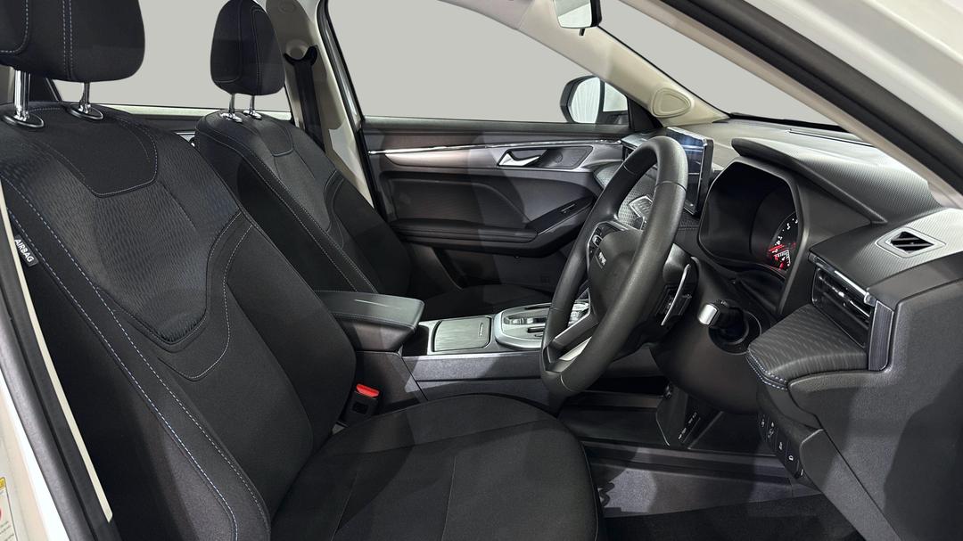 2023 GWM Haval Jolion Premium, Automatic, 16913 km, Right Side Front Door Cabin View