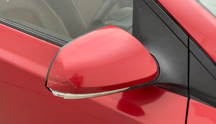2014 Hyundai Xcent SX 1.2 (O), CNG, Manual, 80,125 km, Right rear-view mirror - Cover has minor damage