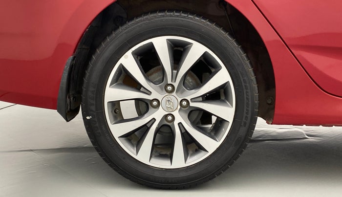 2017 Hyundai Verna FLUIDIC 1.6 VTVT SX AT, Petrol, Automatic, 51,063 km, Right Rear Wheel