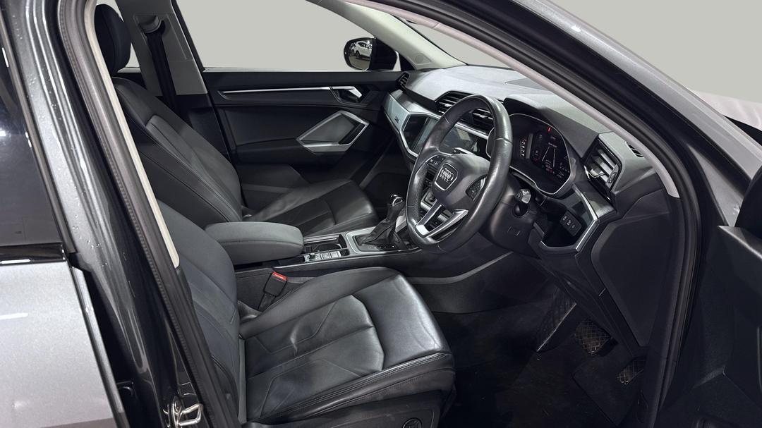 2021 Audi Q3 35 Tfsi S Line, Automatic, 54520 km, Right Side Front Door Cabin View