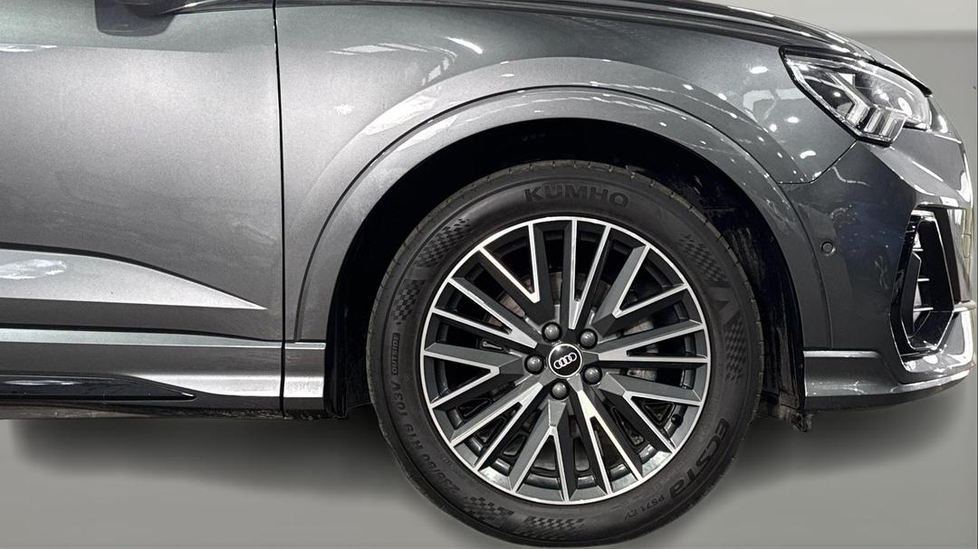 2021 Audi Q3 35 Tfsi S Line, Automatic, 54520 km, Right Front Wheel