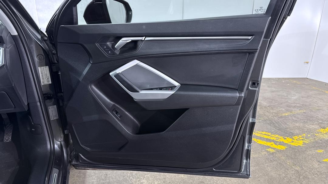 2021 Audi Q3 35 Tfsi S Line, Automatic, 54520 km, Speaker View