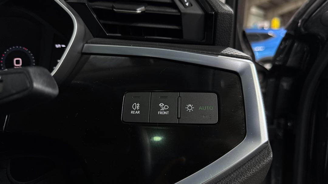 2021 Audi Q3 35 Tfsi S Line, Automatic, 54520 km, Utility Switches/Buttons