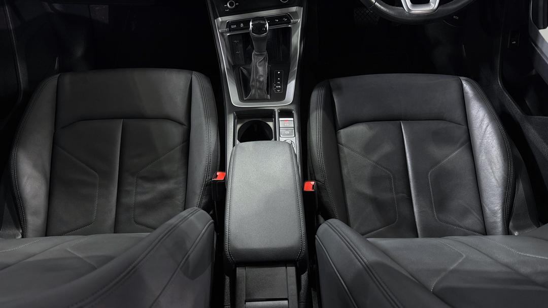 2021 Audi Q3 35 Tfsi S Line, Automatic, 54520 km, Center Console