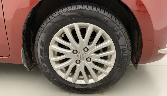 2017 Maruti Dzire ZXI AMT, CNG, Automatic, 60,595 km, Right Front Wheel