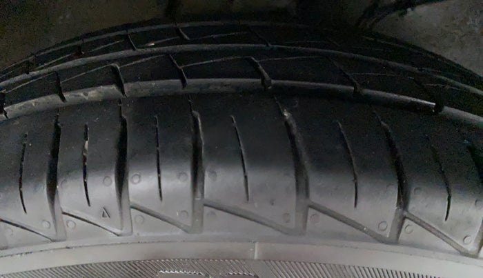 2021 Maruti Alto LXI CNG, CNG, Manual, 16,511 km, Left Front Tyre Tread