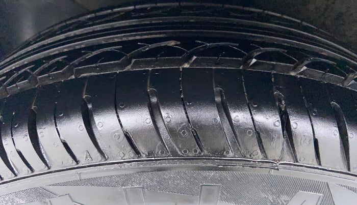 2017 Hyundai Elite i20 SPORTZ 1.2, Petrol, Manual, 13,122 km, Left Front Tyre Tread