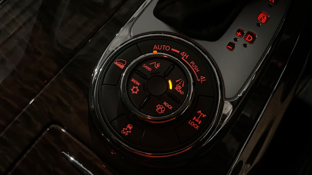 2020 Nissan Patrol Ti (4x4), Automatic, 76321 km, Utility Switches/Buttons