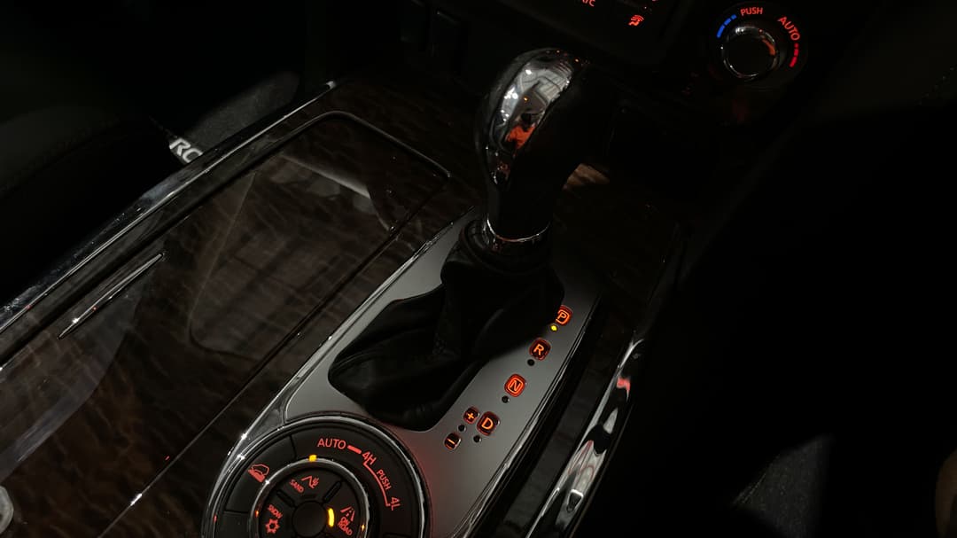 2020 Nissan Patrol Ti (4x4), Automatic, 76321 km, Gear Lever 