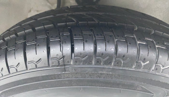 2018 Maruti Alto 800 LXI, Petrol, Manual, 41,718 km, Right Front Tyre Tread