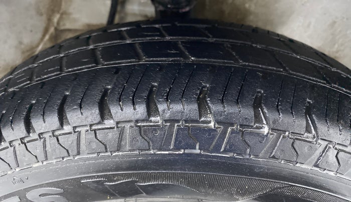 2017 Maruti Alto 800 LXI, Petrol, Manual, 67,385 km, Right Front Tyre Tread