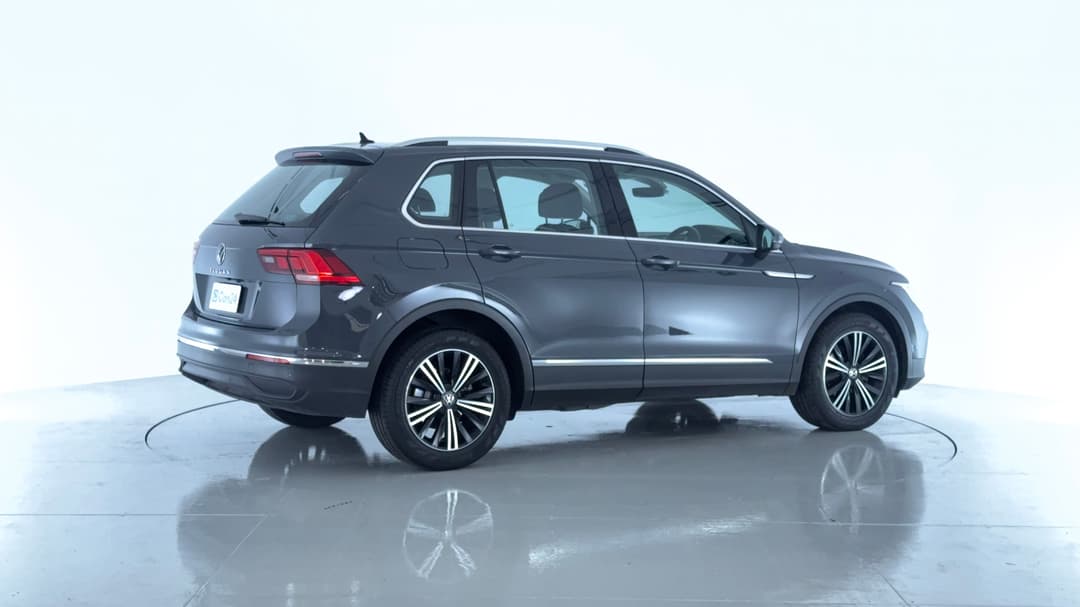 2020 Volkswagen Tiguan 110tsi Life, Automatic, 63489 km, Right Back Diagonal (45- Degree) View