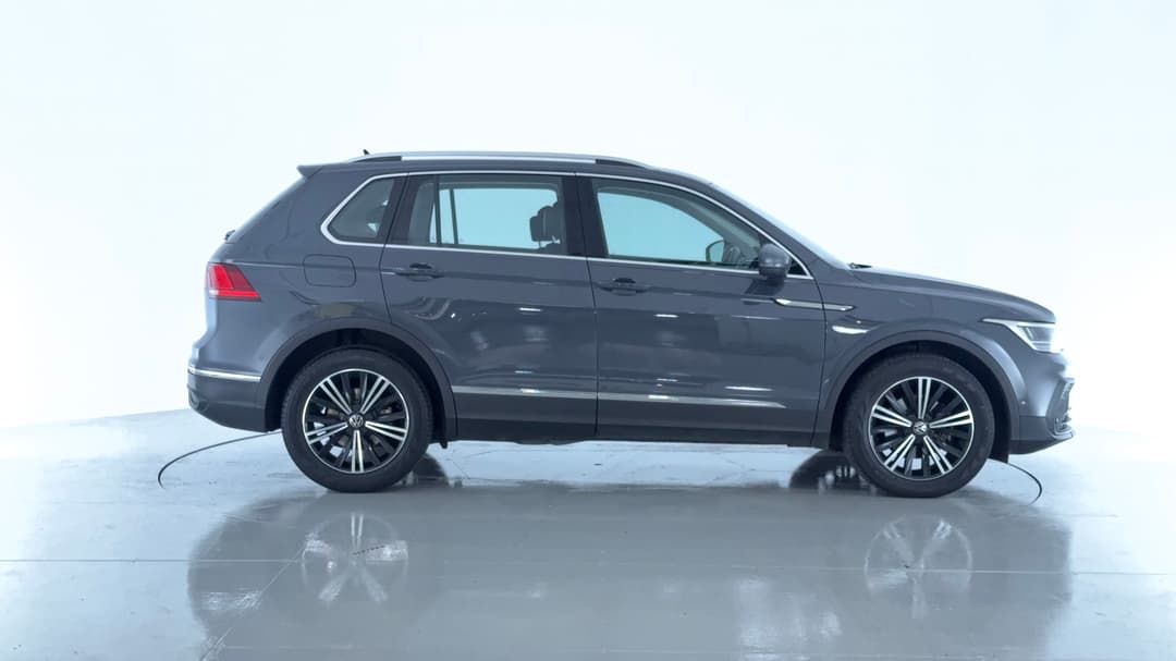 2020 Volkswagen Tiguan 110tsi Life, Automatic, 63489 km, Right Side View