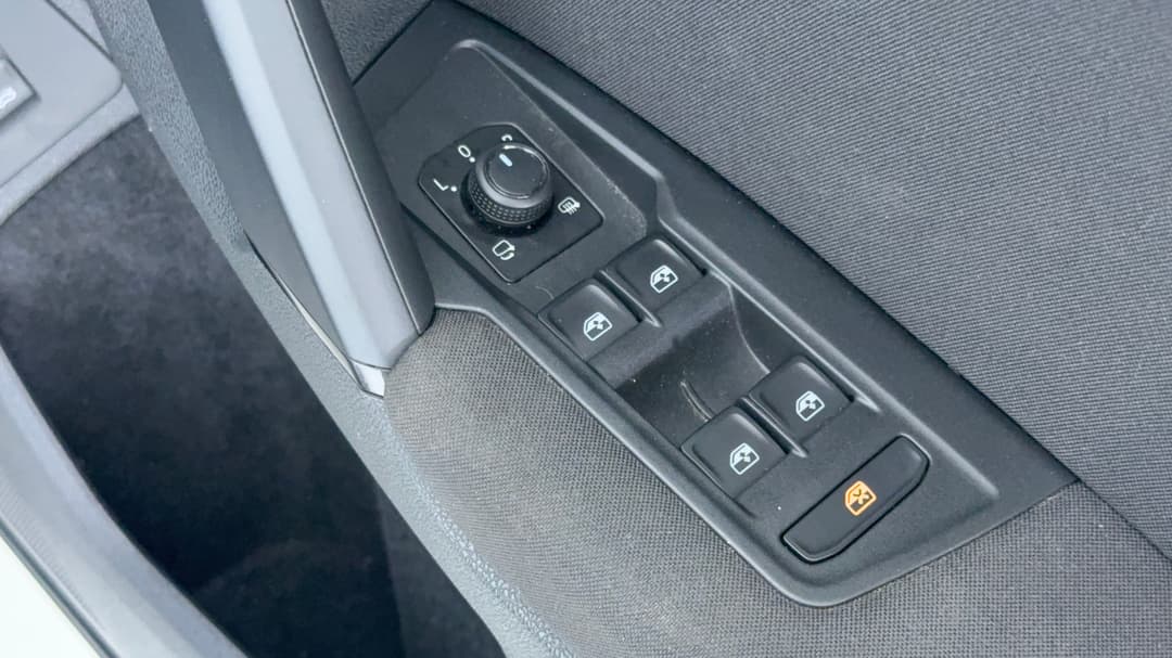 2020 Volkswagen Tiguan 110tsi Life, Automatic, 63489 km, Drivers Side Door Panel Controls