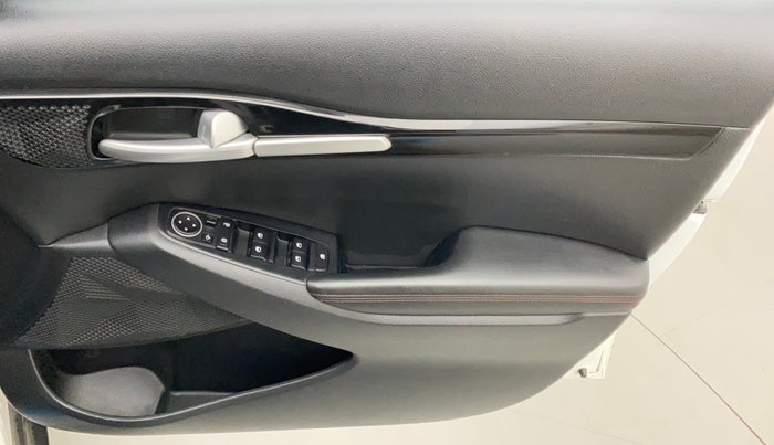 2019 KIA SELTOS GTK 1.4 PETROL, Petrol, Manual, 1,15,048 km, Driver Side Door Panels Control