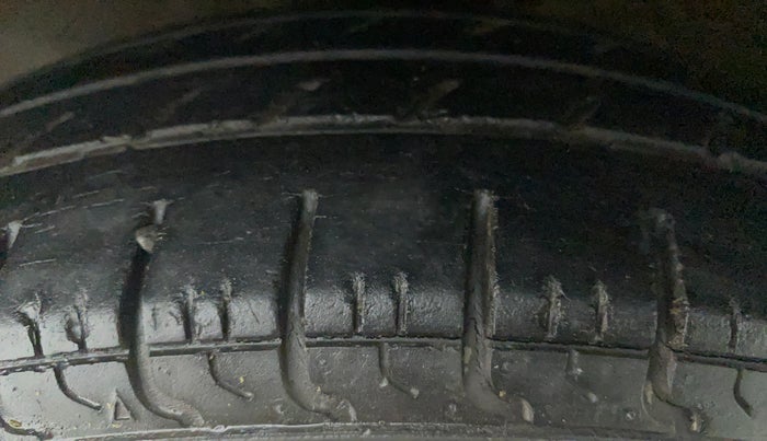 2016 Maruti Alto 800 VXI, Petrol, Manual, 31,503 km, Left Front Tyre Tread