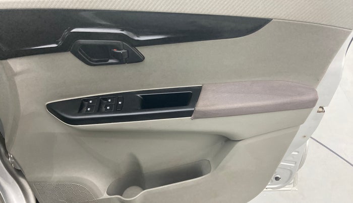 2016 Mahindra Kuv100 K8 D 6 STR, Diesel, Manual, 31,976 km, Driver Side Door Panels Control