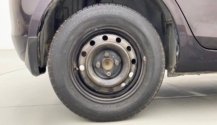 2015 Maruti Swift VXI, Petrol, Manual, 40,861 km, Right Rear Wheel
