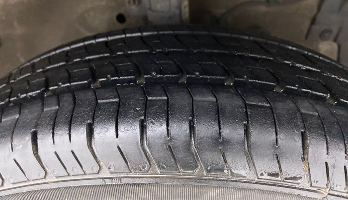 2015 Maruti Swift VDI ABS, Diesel, Manual, 75,447 km, Right Front Tyre Tread