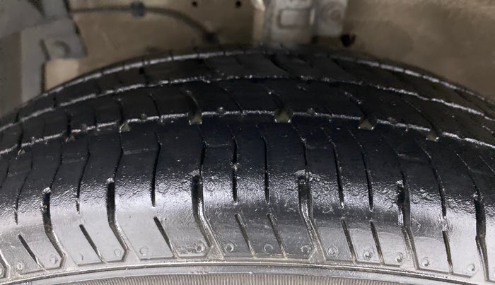 2015 Maruti Swift VDI ABS, Diesel, Manual, 75,447 km, Left Front Tyre Tread