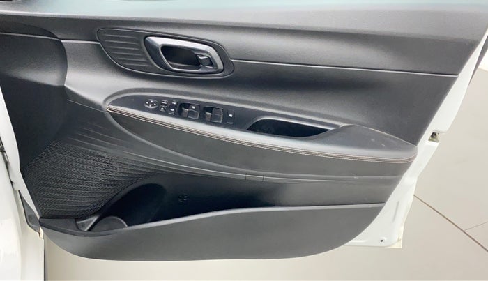 2022 Hyundai NEW I20 SPORTZ 1.2 MT, Petrol, Manual, 12,181 km, Driver Side Door Panels Control