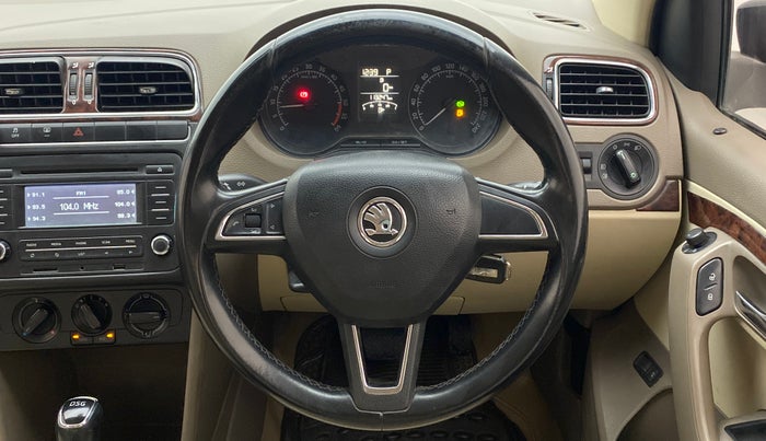 2015 Skoda Rapid AMBITION 1.5 TDI AT, Diesel, Automatic, 1,13,246 km, Steering Wheel Close Up