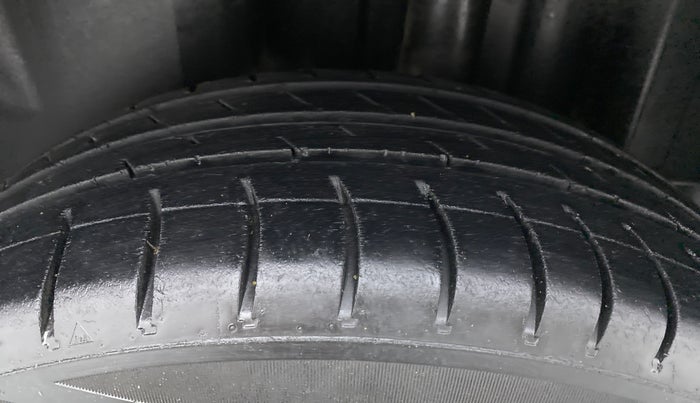 2015 Skoda Rapid AMBITION 1.5 TDI AT, Diesel, Automatic, 1,13,246 km, Left Rear Tyre Tread