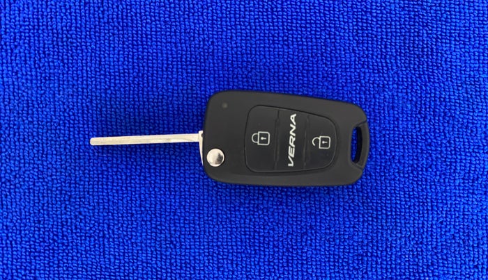 2012 Hyundai Verna FLUIDIC 1.6 VTVT SX, CNG, Manual, 1,00,672 km, Lock system - Remote key not functional