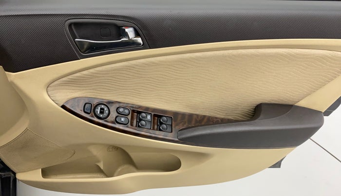 2012 Hyundai Verna FLUIDIC 1.6 VTVT SX, CNG, Manual, 1,00,672 km, Driver Side Door Panels Control