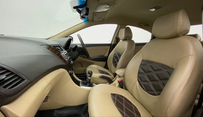 2012 Hyundai Verna FLUIDIC 1.6 VTVT SX, CNG, Manual, 1,00,672 km, Right Side Front Door Cabin