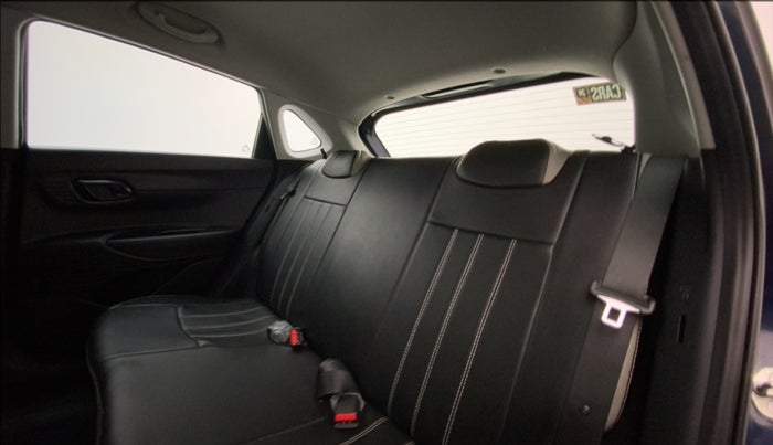 2021 Hyundai NEW I20 SPORTZ 1.2 MT, Petrol, Manual, 28,512 km, Right Side Rear Door Cabin