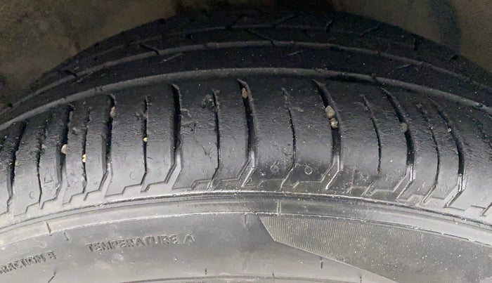 2021 Hyundai NEW I20 SPORTZ 1.2 MT, Petrol, Manual, 28,512 km, Right Front Tyre Tread