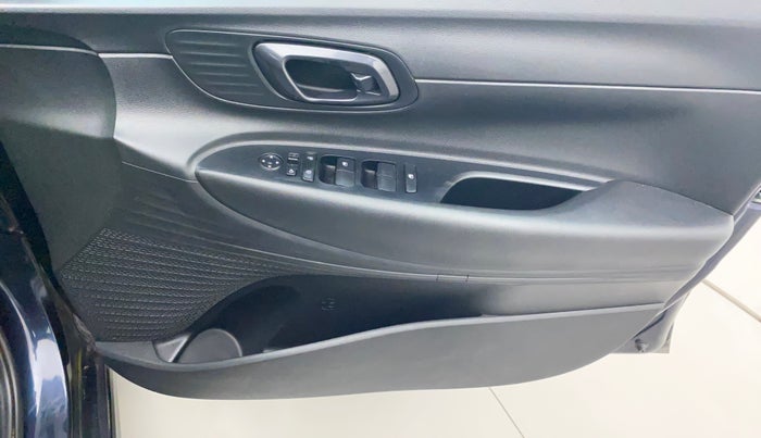 2021 Hyundai NEW I20 SPORTZ 1.2 MT, Petrol, Manual, 28,512 km, Driver Side Door Panels Control