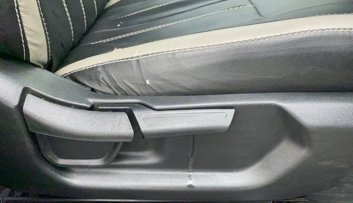2021 Hyundai NEW I20 SPORTZ 1.2 MT, Petrol, Manual, 28,512 km, Driver Side Adjustment Panel