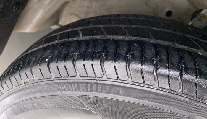 2014 Maruti Swift Dzire VDI BS IV, Diesel, Manual, 87,595 km, Right Front Tyre Tread