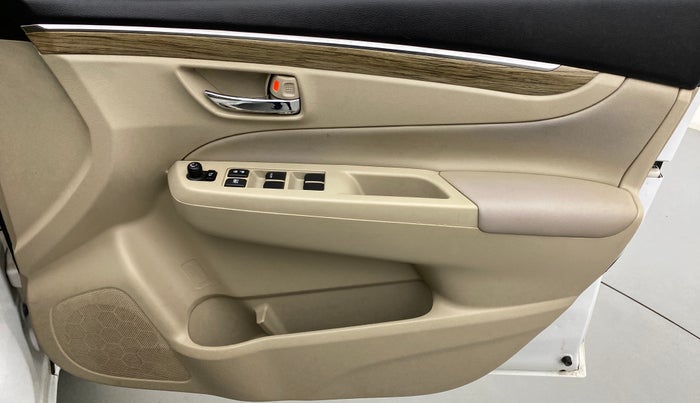 2018 Maruti Ciaz ALPHA 1.5 MT VTVT SHVS, Petrol, Manual, 30,895 km, Driver Side Door Panels Control