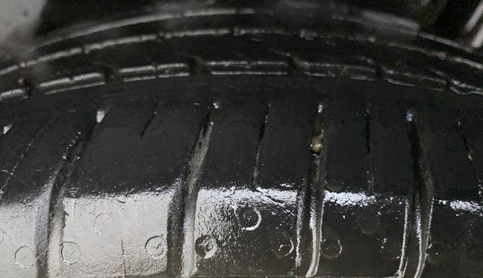 2018 Maruti Ciaz ALPHA 1.5 MT VTVT SHVS, Petrol, Manual, 30,895 km, Left Rear Tyre Tread