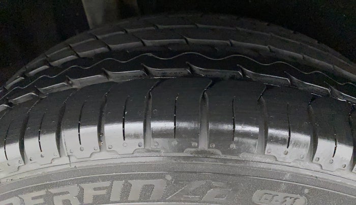 2017 Maruti Vitara Brezza ZDI PLUS, Diesel, Manual, 59,414 km, Right Rear Tyre Tread